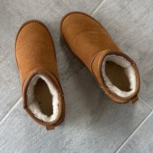 Cozy Tan Ankle Boots with Faux Fur Lining